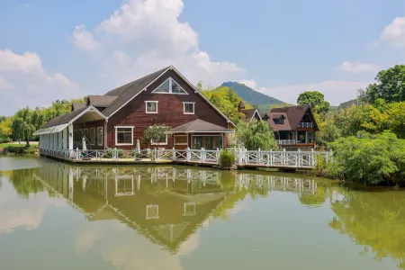 Moshang Weidu Holiday Farm (Maoshan Scenic Area) Отели рядом с достопримечательностью «Yuanfu Wanning Palace»