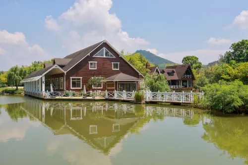Moshang Weidu Holiday Farm (Maoshan Scenic Area)
