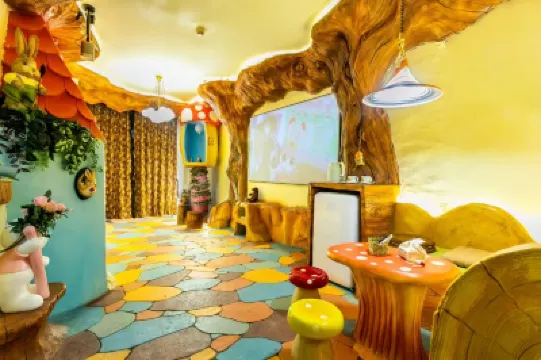 Liangyue Buwan B&B (Gouyan Street Branch) Отели в г. 