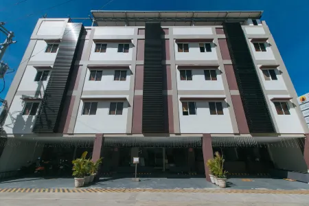 RedDoorz @ Leoncia Apartelle Mandaue City Отели рядом с достопримечательностью «Себу Докторс Юниверсити»