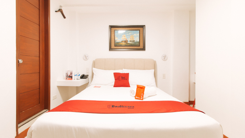 RedDoorz near Mercado del Lago Hotels in Taguig