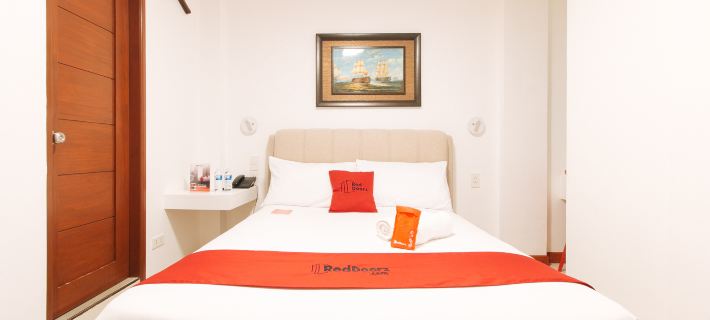 RedDoorz near Mercado del Lago Hotels in Taguig