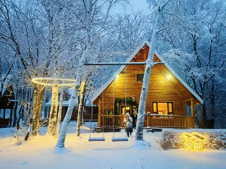 Yabuli QuShe Four seasons Private Lakefornt B&B Отели рядом со станцией Yabuli South Railway Station