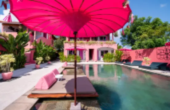PinkCoco Uluwatu - Constant Surprises & for Cool Adults Only Hôtels à proximité de : Plage de Bingin