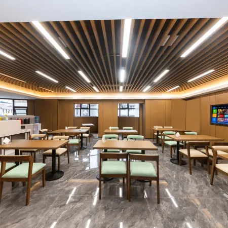 Global 60,000 Miles International Hotel (Jiulianzhou Ecological Wetland Park)