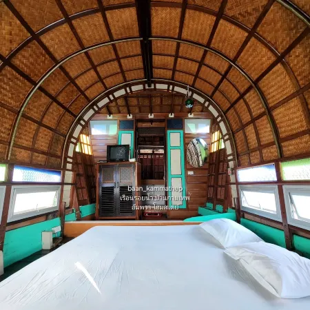 Baan Kammathep Amphawa guest house.
