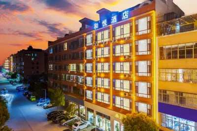 Heyue Hotel (Qujing Wanda Plaza Branch)