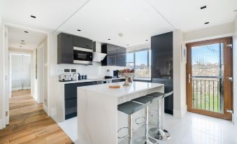 Luxury 3 Bedrooms Apartment in Central London