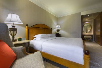 クラブラウンジアクセス、1ベッドルームスイート、キングサイズベッド1台、高層階 シェラトン・タワーズ・シンガポールの写真