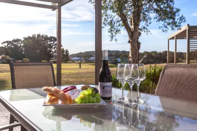 Golf & Beach Bliss: Book Direct in Salamander Bay Hoteles en Salamander Bay