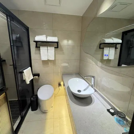 XINRUISIJI HOTEL Отели рядом с достопримечательностью «Jiangsu University of Science and Technology (East Campus)»