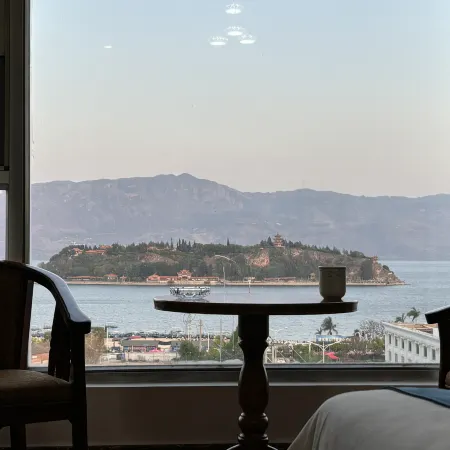Fuxian Lake Yichen Resort Hotel (Sunshine Coast)