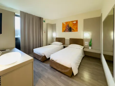 Hotel Motel Piu' Отели рядом с достопримечательностью «Duomo di Crema»