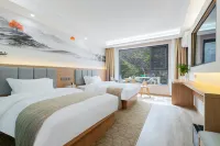 Wild Hidden Mountain Homestay Отели в г. Цзючжайгоу