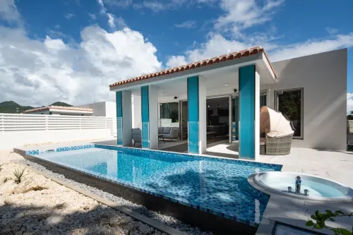 pool villa Sanrriott Motobu Okinawa Villa Hotels in Мотобу