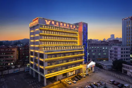 Vienna Hotel (Shenzhen Longgang Longdong) Отели рядом с достопримечательностью «Baoneng All City Shopping Center Longgang Branch (Jianshe Road)»