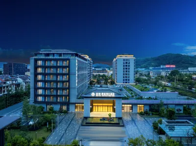 Blue Town . Royal Azure Holiday Hotel Hotels near fo xin guang chang