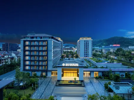 Blue Town . Royal Azure Holiday Hotel