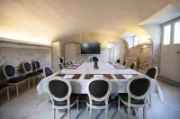 Château la Comtesse de Loire & Spa Hotel di Chenehutte-Treves-Cunault