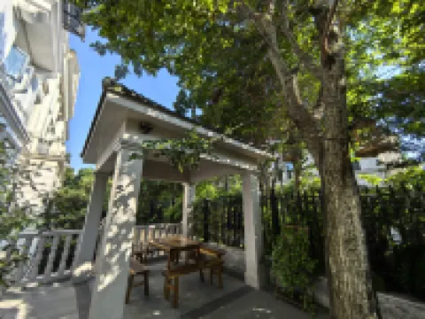 Dian Lake Floral Whisper Meiling Palace Holiday Villa โรงแรมใกล้สวนสาธารณะพื้นที่ชุ่มน้ําตะวันตกเหลียงถัง