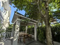 Dian Lake Floral Whisper Meiling Palace Holiday Villa Hotel a Dian Chi Exhibition Center