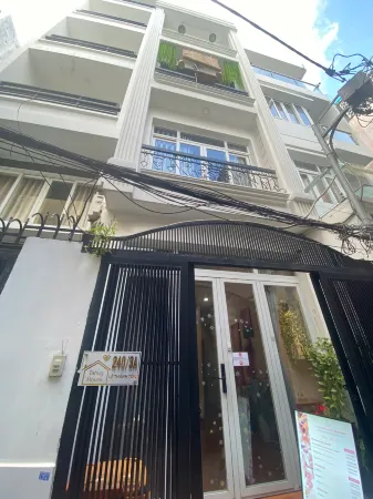 Tahug House - Le Thanh Ton Street