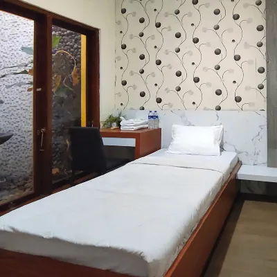 INNCA - Villa Jatidiri, Semarang Hotels near GOR Jatidiri