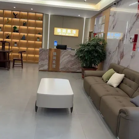 Longling Jinrun Hotel