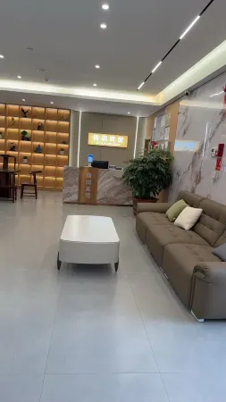 Longling Jinrun Hotel