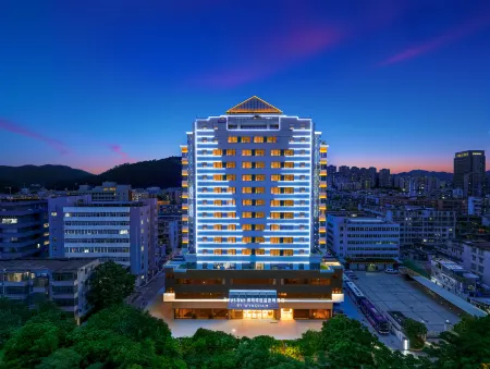 Days Inn Zhuhai Selected Wyndham Hotel (Couple Middle Road Branch) Отели рядом с достопримечательностью «Zhuhai Branch of Beijing Normal University Dormitory»