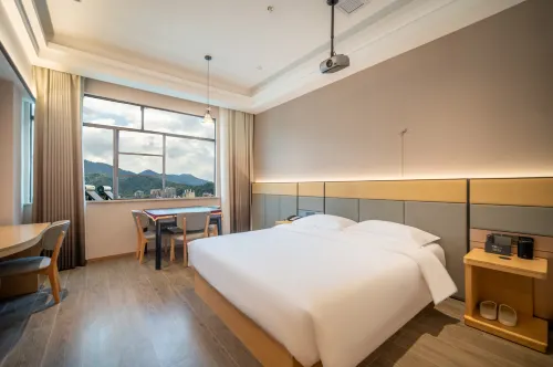 Xifeng Hotel (Ningzhou Ancient City) - parking