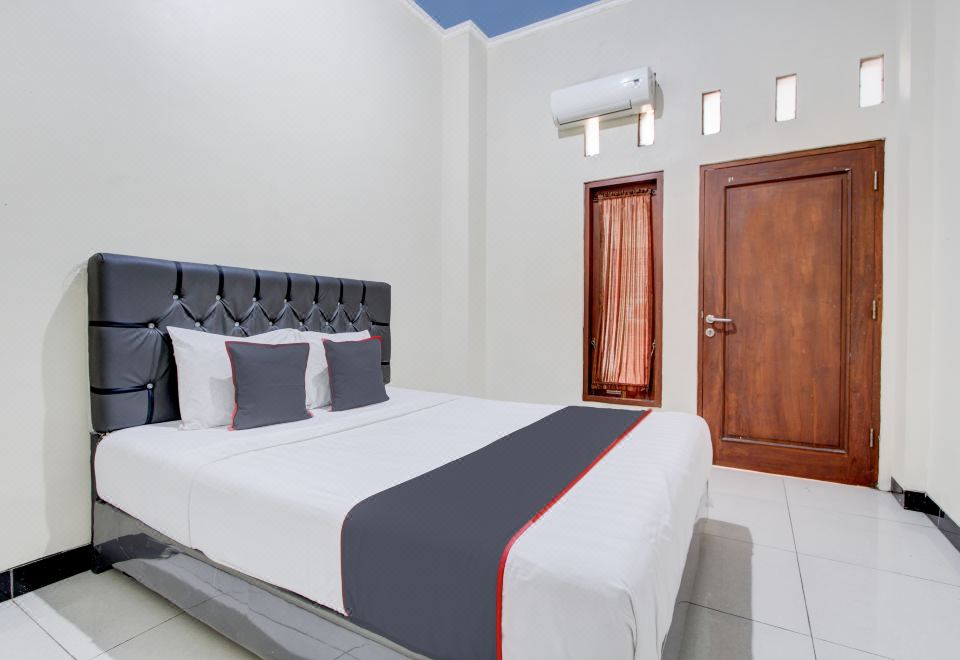 1. Hotel O ..