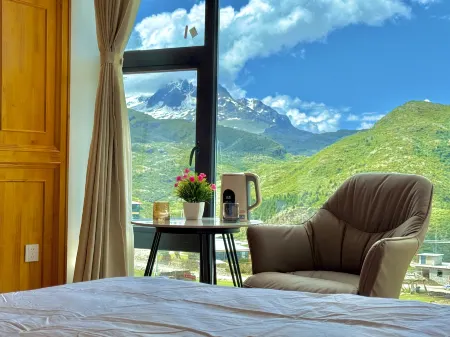 Laigu Glacier Langse Hotel Отели рядом с достопримечательностью «Ranwuzhen»