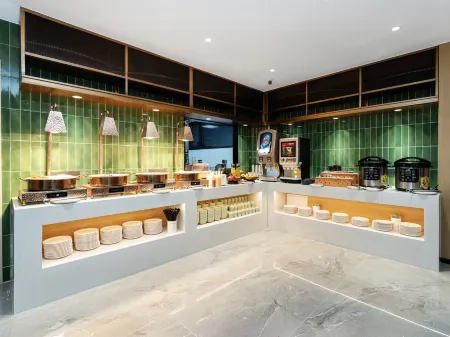 Baiyu Lan Hotel (Dalian Lvshunkou Baiyushan Branch) Отели рядом с достопримечательностью «Dalian University of Foreign Languages (Lvshun South Road)»