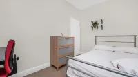 Exclusive 3 Bedroom Flat in Kingston Town! فنادق في Surbiton