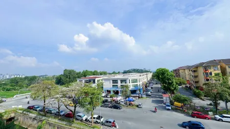 DK Impian Townview + Air-Con Retreat@Shah Alam Отели рядом с достопримечательностью «UITM Puncak Perdana»
