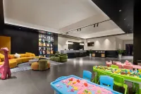 Dinosaurs are busy Holiday Inn (Zigong Fangte Dinosaur Kingdom) Отели в г. Цзыгун