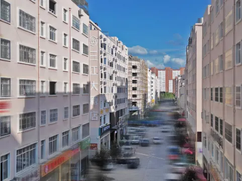 Sanjiang Hotel (Zhaotong Jinhai Building Materials Home City Shenggeng Park Branch)