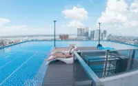 Phnom Penh Infinity Pool Down to $25/N - M Residence - romantis