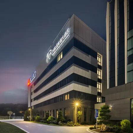 Chuanhang Jinxiongmao Grand Hotel (Qingshan Airport)