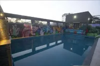 The Monarch at Chakan Midc, Pune - piscina