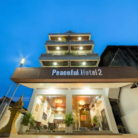 Peaceful 2 Hotel Отели рядом с достопримечательностью «Ват Онг Тэу Махавихан»