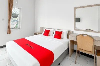 RedDoorz near Situ Cileunca Pangalengan Các khách sạn ở Pangalengan