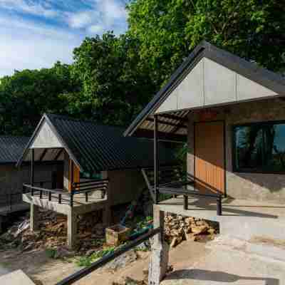 Sichang Marina Resort Hotel Exterior