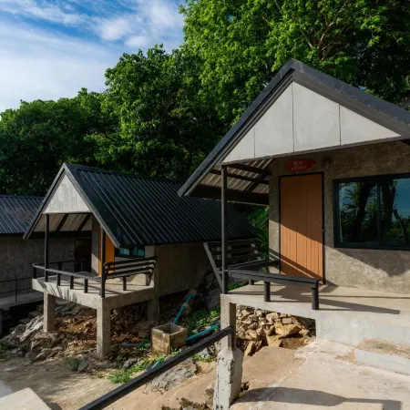 Sichang Marina Resort Отели рядом с достопримечательностью «Ко Си Чанг»