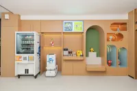 IU Hotel (Shijiazhuang Railway Station West Square Beiguo Future City)