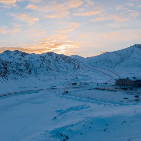 Changhong Pearl Hotel (Qinggeli Langshan Ski Resort)