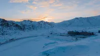 Changhong Pearl Hotel (Qinggeli Langshan Ski Resort) - con vista montagne