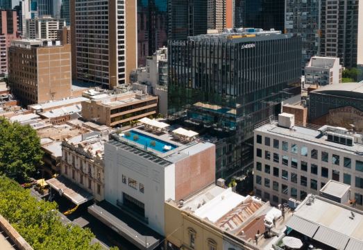 멜버른 호텔 수영장 시설