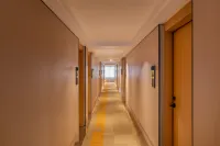 Yifeng Zhenpin Hotel (Lecong New World New Era Commercial City)